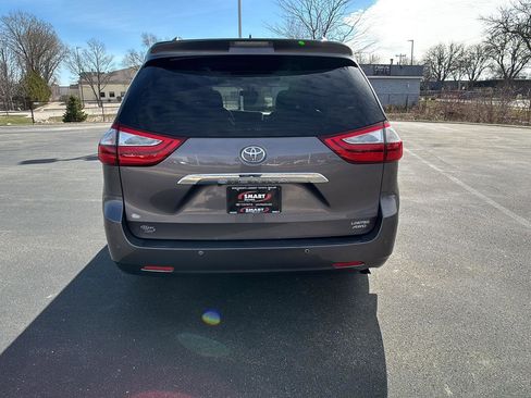 Used 2017 Toyota Sienna Limited Premium image 14