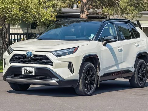 Used 2022 Toyota RAV4 XSE AWD/4WD image 9
