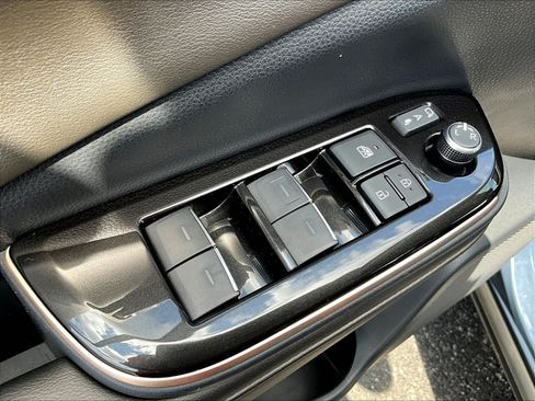 Used 2025 Toyota Crown AWD/4WD image 36