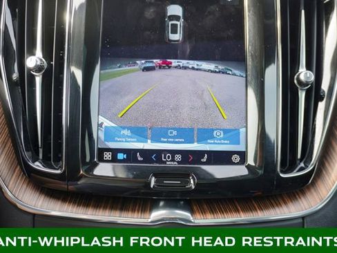 Used 2022 Volvo XC60 B5 Momentum image 17