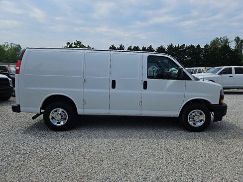 Used 2018 Chevrolet Express 2500 w/ Driver Convenience Package RWD image 6