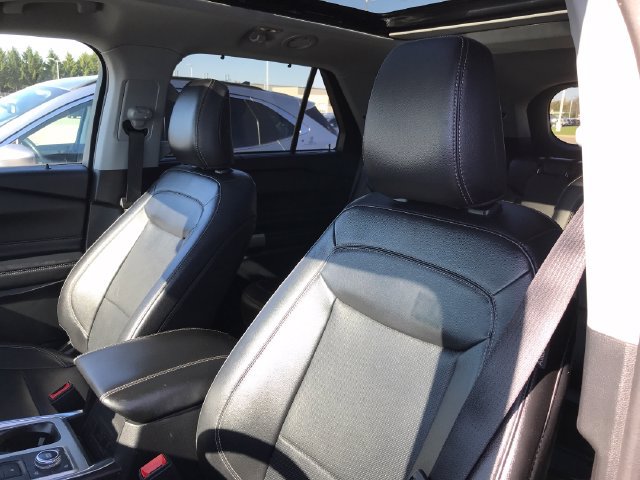 Used 2023 Ford Explorer Limited AWD/4WD image 5