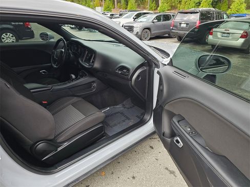Used 2021 Dodge Challenger SXT image 12