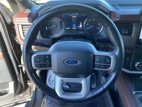 Used 2023 Ford Expedition Limited image 31