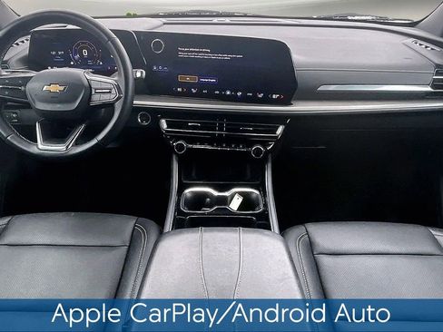 Used 2025 Chevrolet Traverse LT image 8