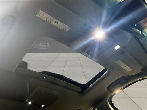 Used 2018 Chevrolet Suburban Premier AWD/4WD image 17