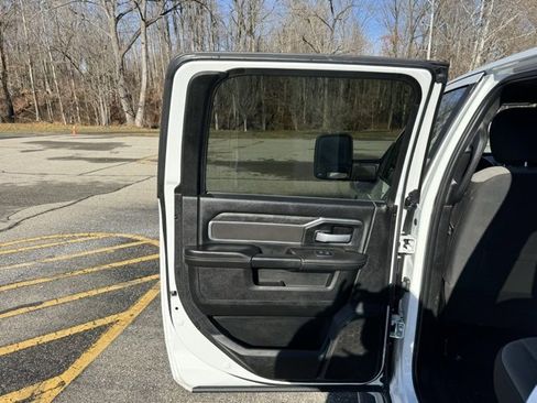 Used 2024 RAM 3500 Big Horn image 16