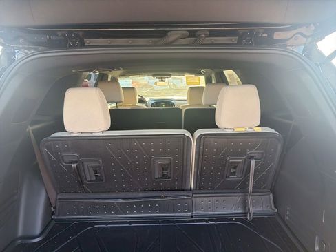 Used 2024 Chevrolet Traverse LS FWD image 10