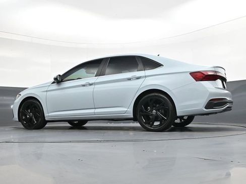 Used 2025 Volkswagen Jetta SE image 32