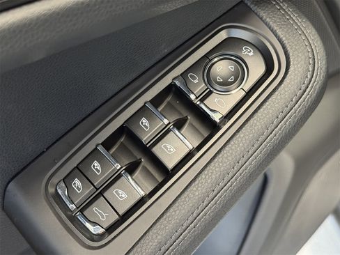 Used 2025 Porsche Macan image 20