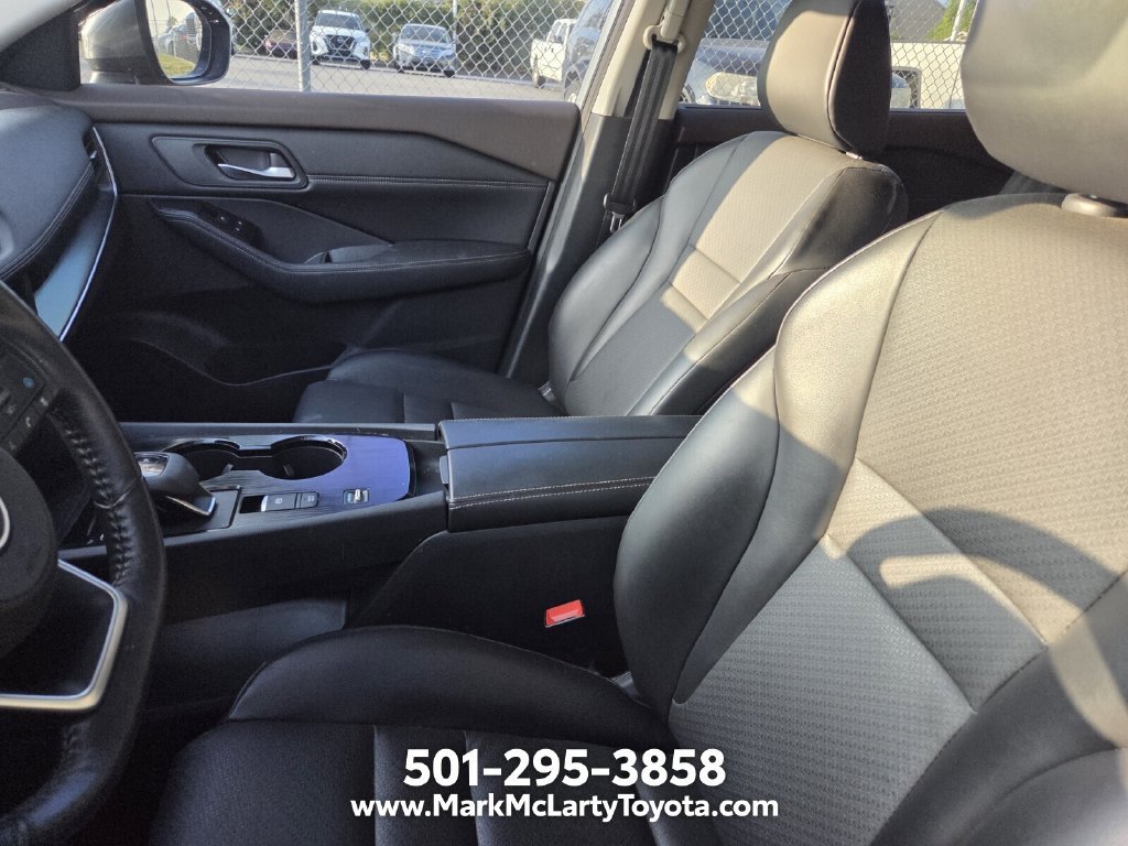 Used 2023 Nissan Rogue SV w/ SV Premium B Package FWD image 9