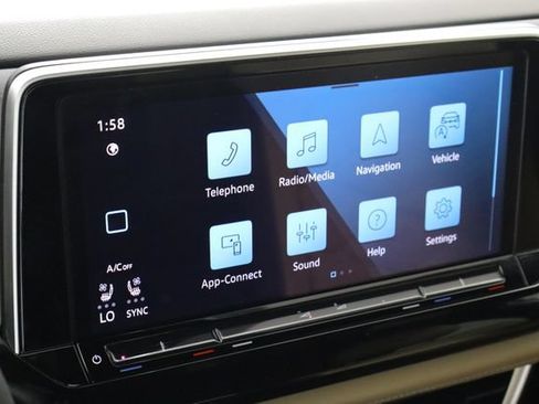 Used 2025 Volkswagen Atlas Cross Sport SE FWD image 21