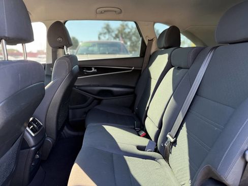 Used 2018 Kia Sorento FWD image 21