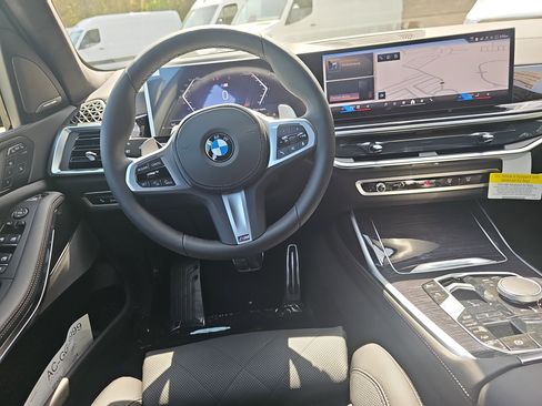 New 2026 BMW X7 xDrive40i w/ M Sport Package AWD/4WD image 16