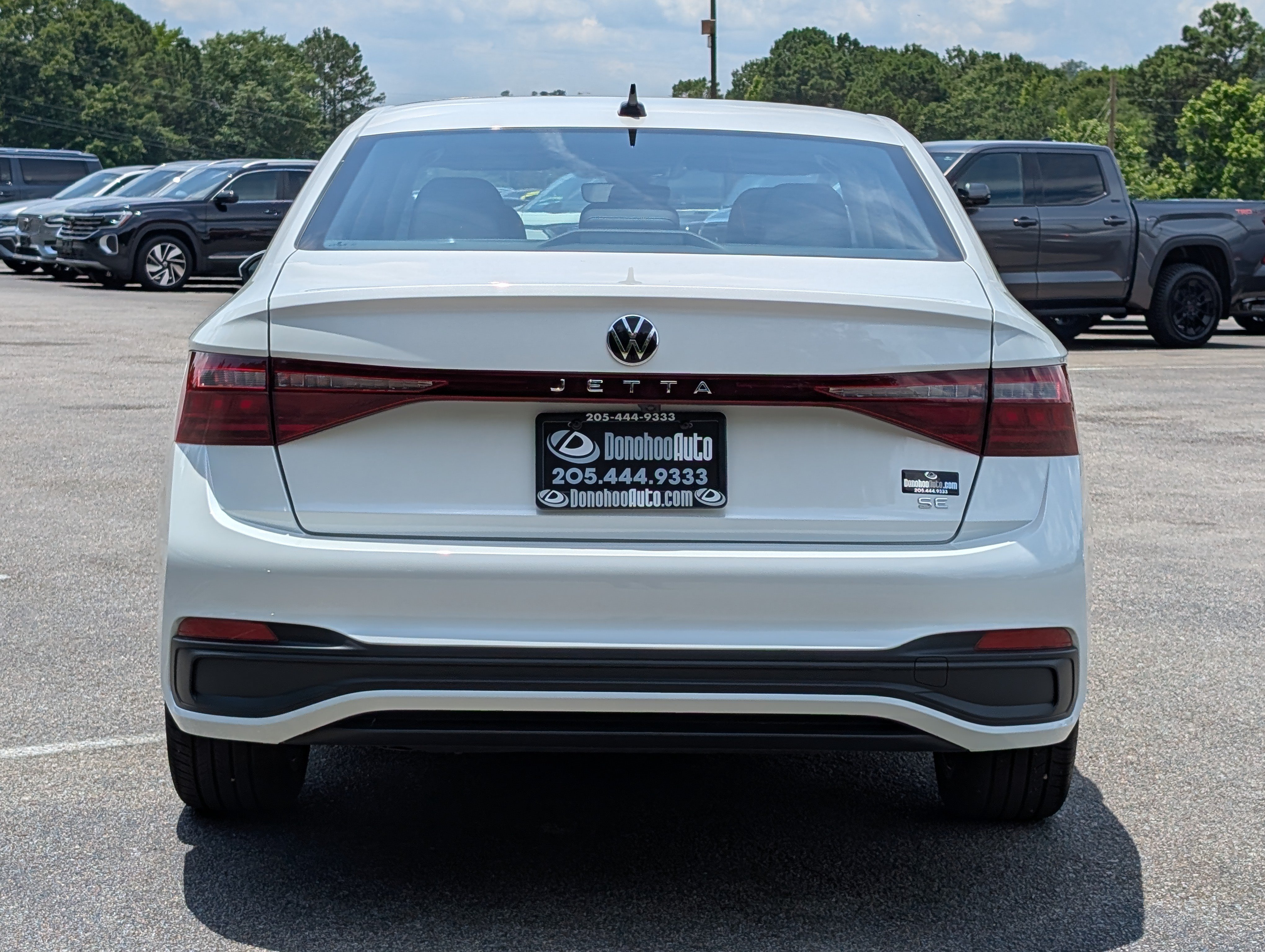 Used 2025 Volkswagen Jetta SE w/ Sunroof Package FWD image 8