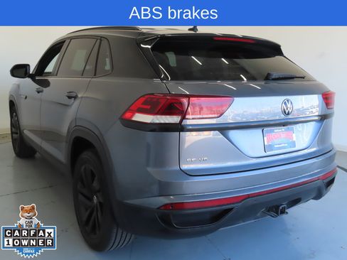 Used 2020 Volkswagen Atlas Cross Sport SE w/ Towing Package image 7