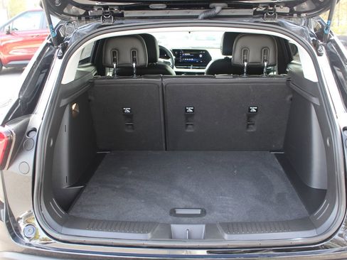 Used 2024 Chevrolet Trax LT w/ LT Convenience Package image 9