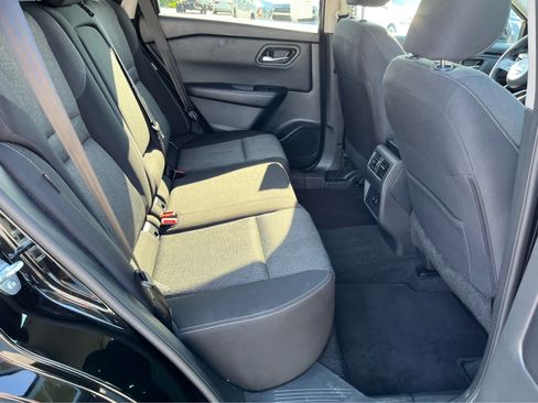Used 2024 Nissan Rogue SV FWD image 30