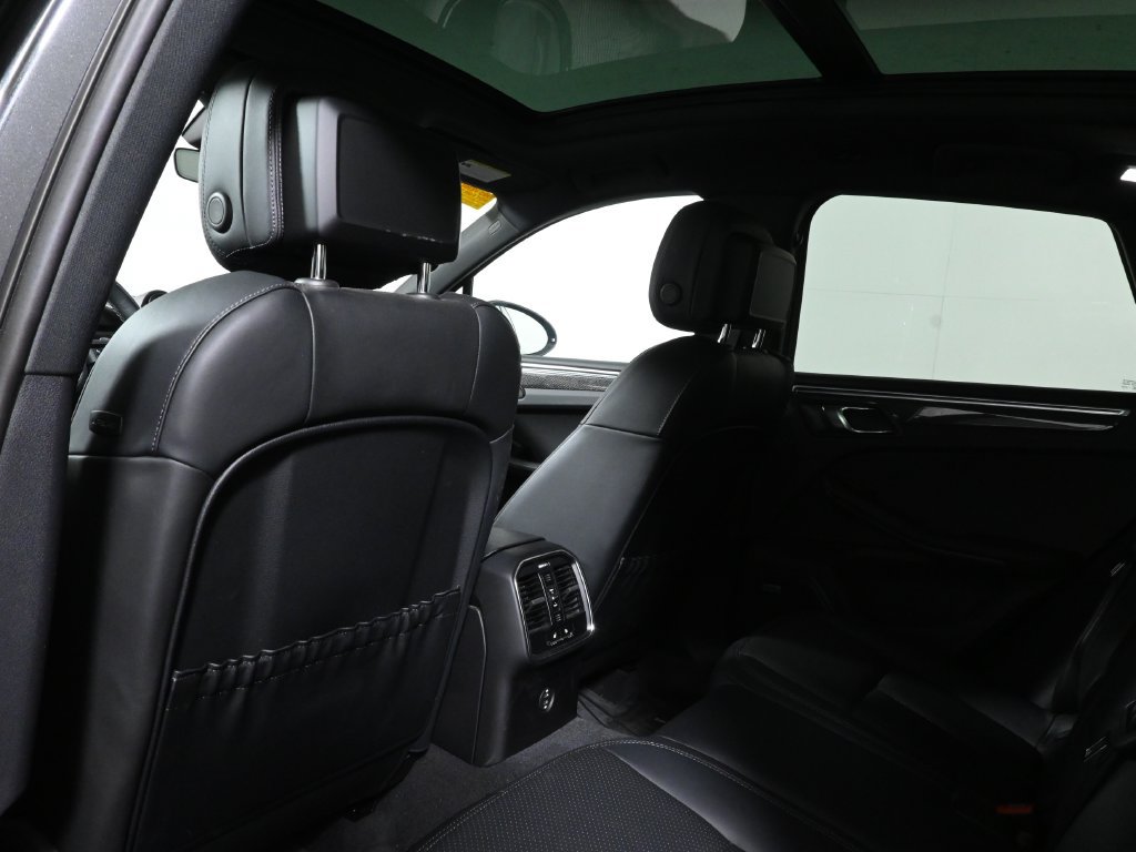 Used 2023 Porsche Macan S AWD/4WD image 8