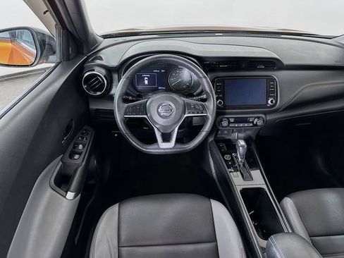 Used 2021 Nissan Kicks SR w/ SR Premium Package FWD image 4