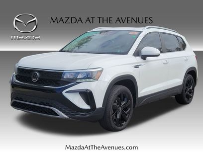 Used 2023 Volkswagen Taos SE w/ Panoramic Sunroof Package