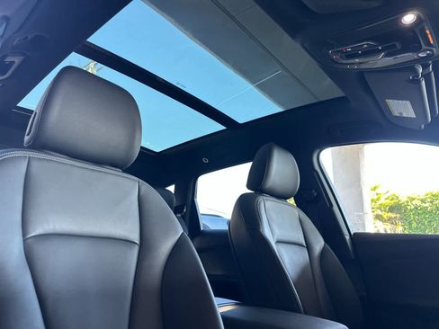 Used 2025 Audi Q7 Premium w/ Convenience Package image 18