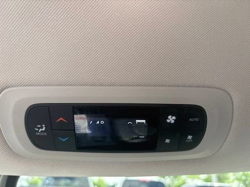 Certified 2023 Chrysler Pacifica Touring-L FWD image 38