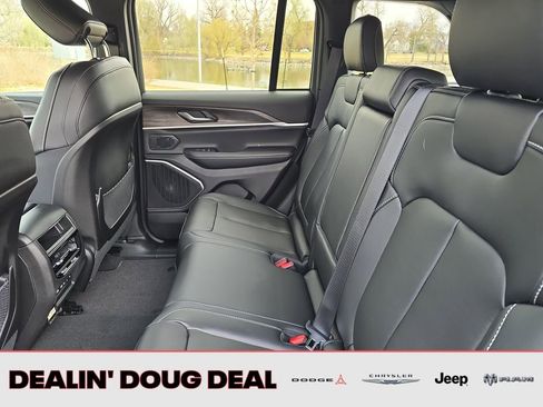 New 2026 Jeep Grand Cherokee Limited w/ Limited Altitude Package AWD/4WD image 25