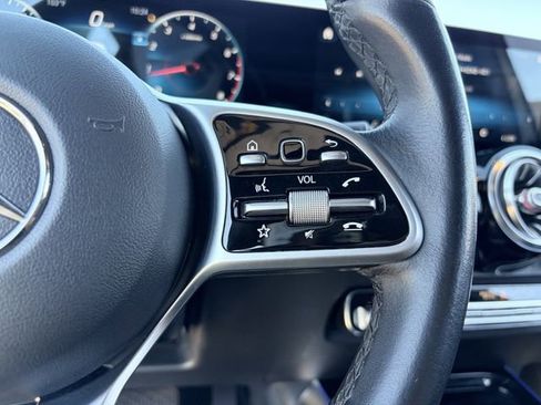 Used 2021 Mercedes-Benz GLB 250 image 9