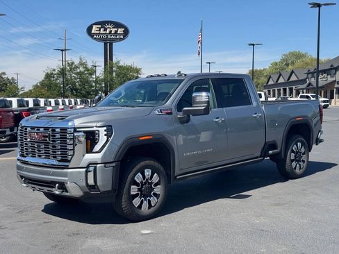 Used 2025 GMC Sierra 3500 Denali w/ Technology Package AWD/4WD image 3