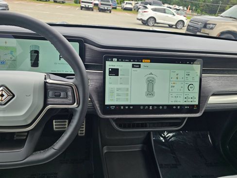 Used 2024 Rivian R1S Adventure AWD/4WD image 17