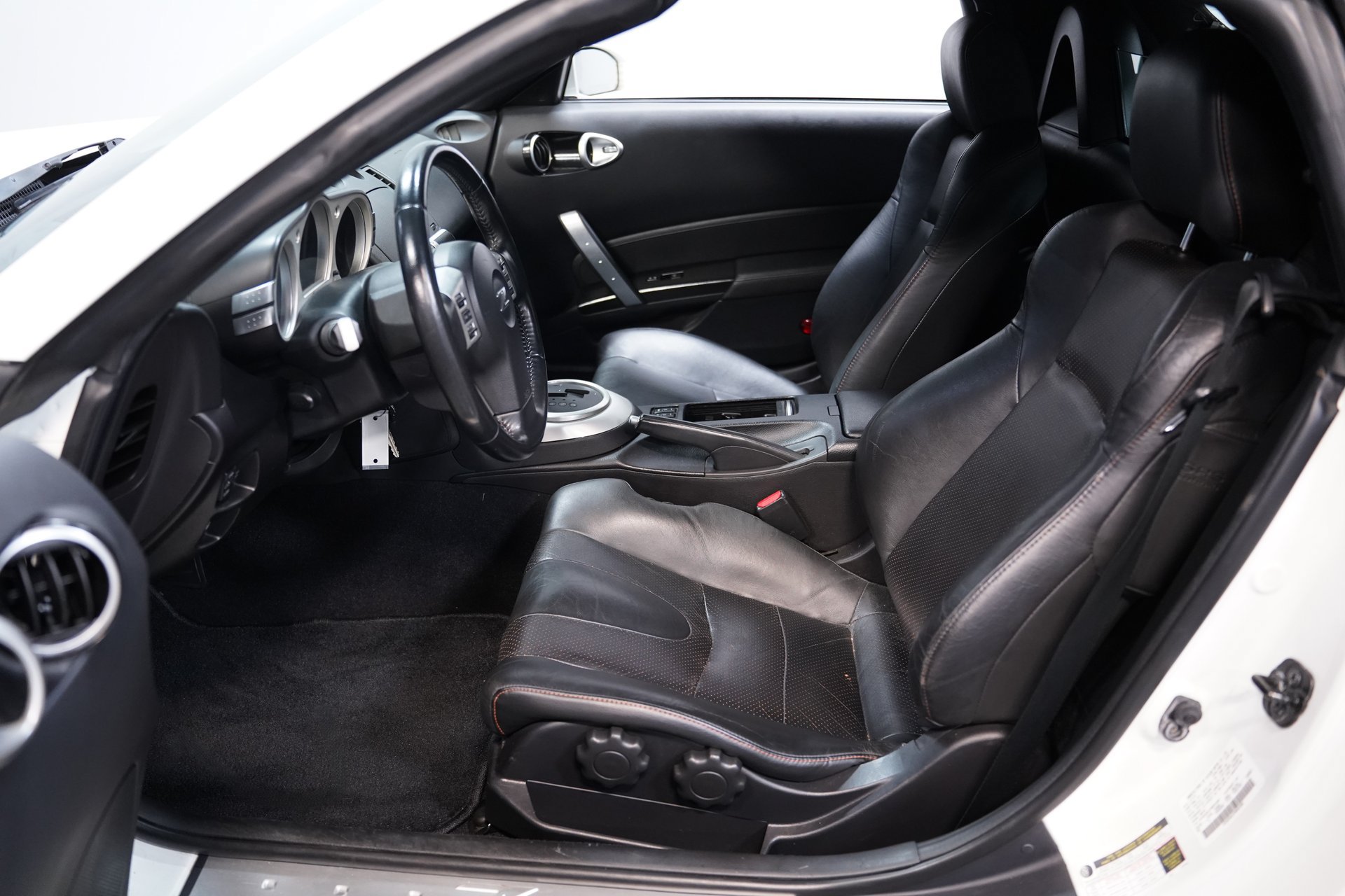 Used 2007 Nissan 350Z Touring RWD image 29