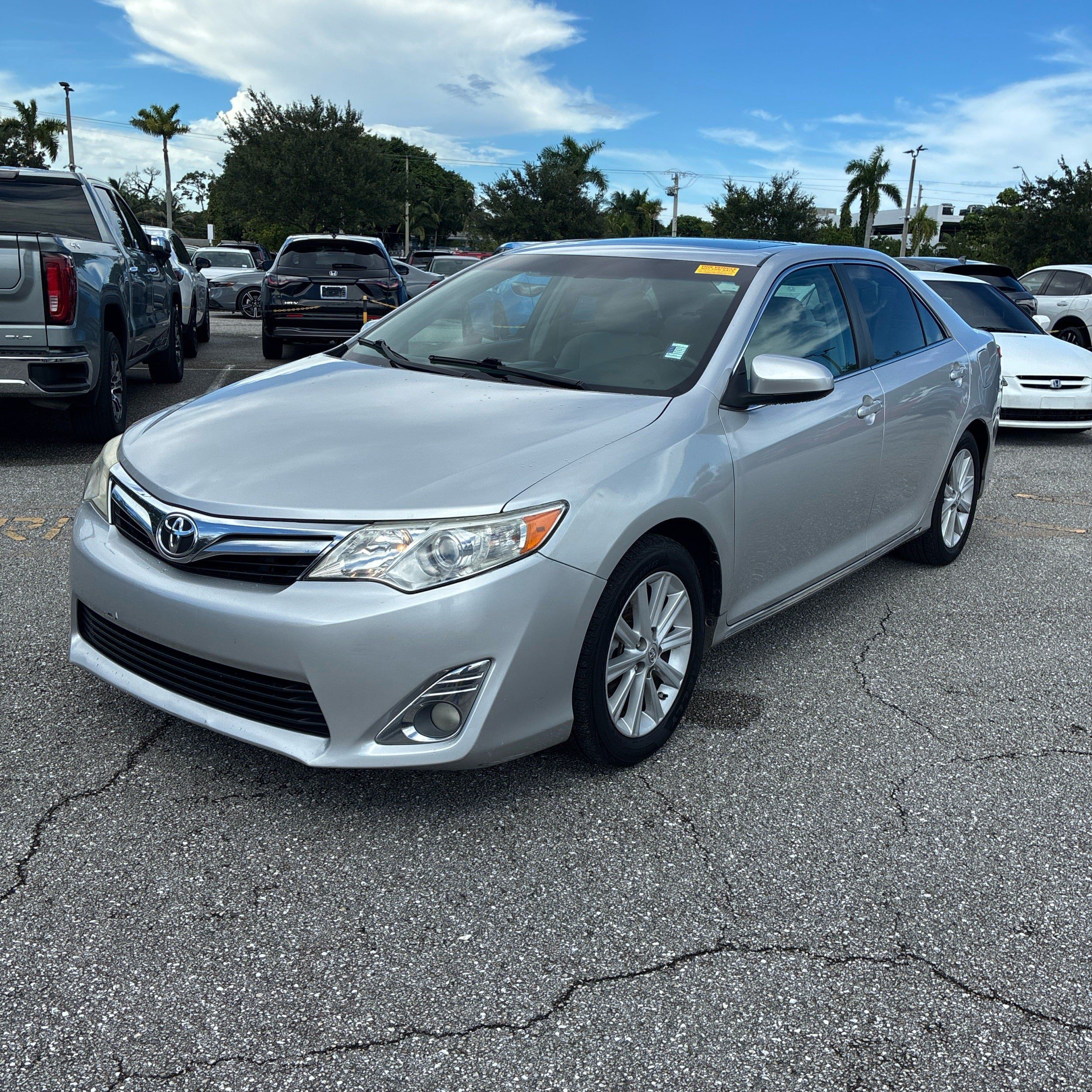 Used 2013 Toyota Camry XLE FWD image 1