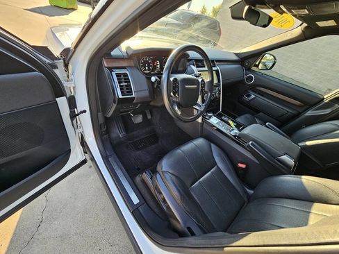 Used 2019 Land Rover Discovery HSE image 9
