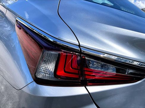 Used 2023 Lexus ES 350 w/ Accessory Package (Z1) image 29