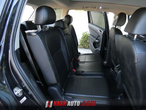 Used 2018 Volkswagen Tiguan SE w/ Panoramic Sunroof Package AWD/4WD image 34