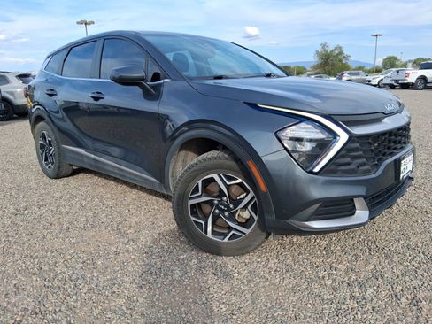 Used 2023 Kia Sportage LX AWD/4WD image 3