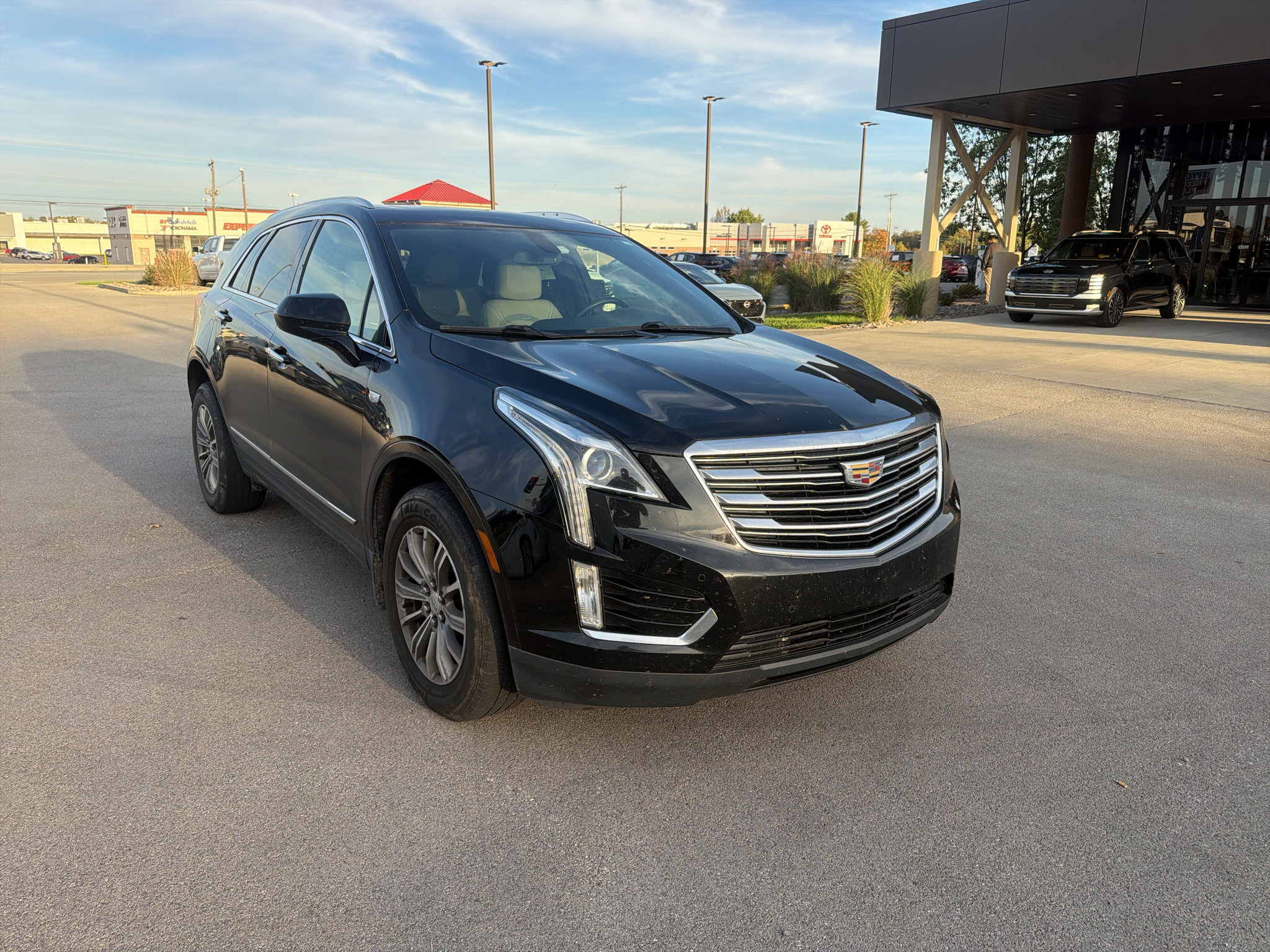 Used 2017 Cadillac XT5 Luxury w/ LPO, Wheel Lock Package AWD/4WD image 1