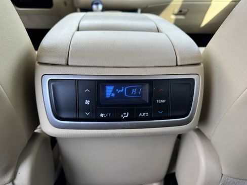 Used 2019 Toyota Highlander XLE image 44
