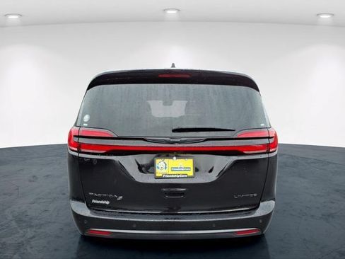 Used 2025 Chrysler Pacifica Limited FWD image 10