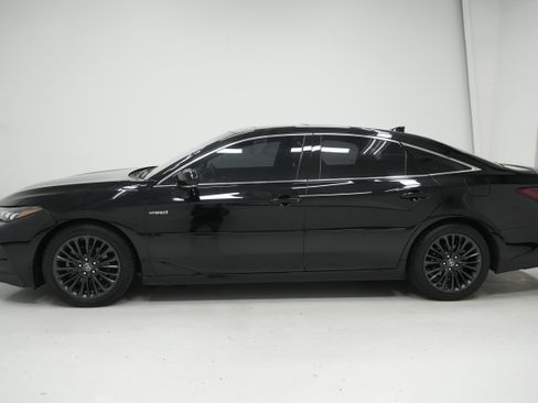 Used 2019 Toyota Avalon XSE w/ All Weather Liner Package FWD image 7