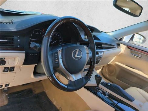 Used 2014 Lexus ES 350 w/ Luxury Package FWD image 10