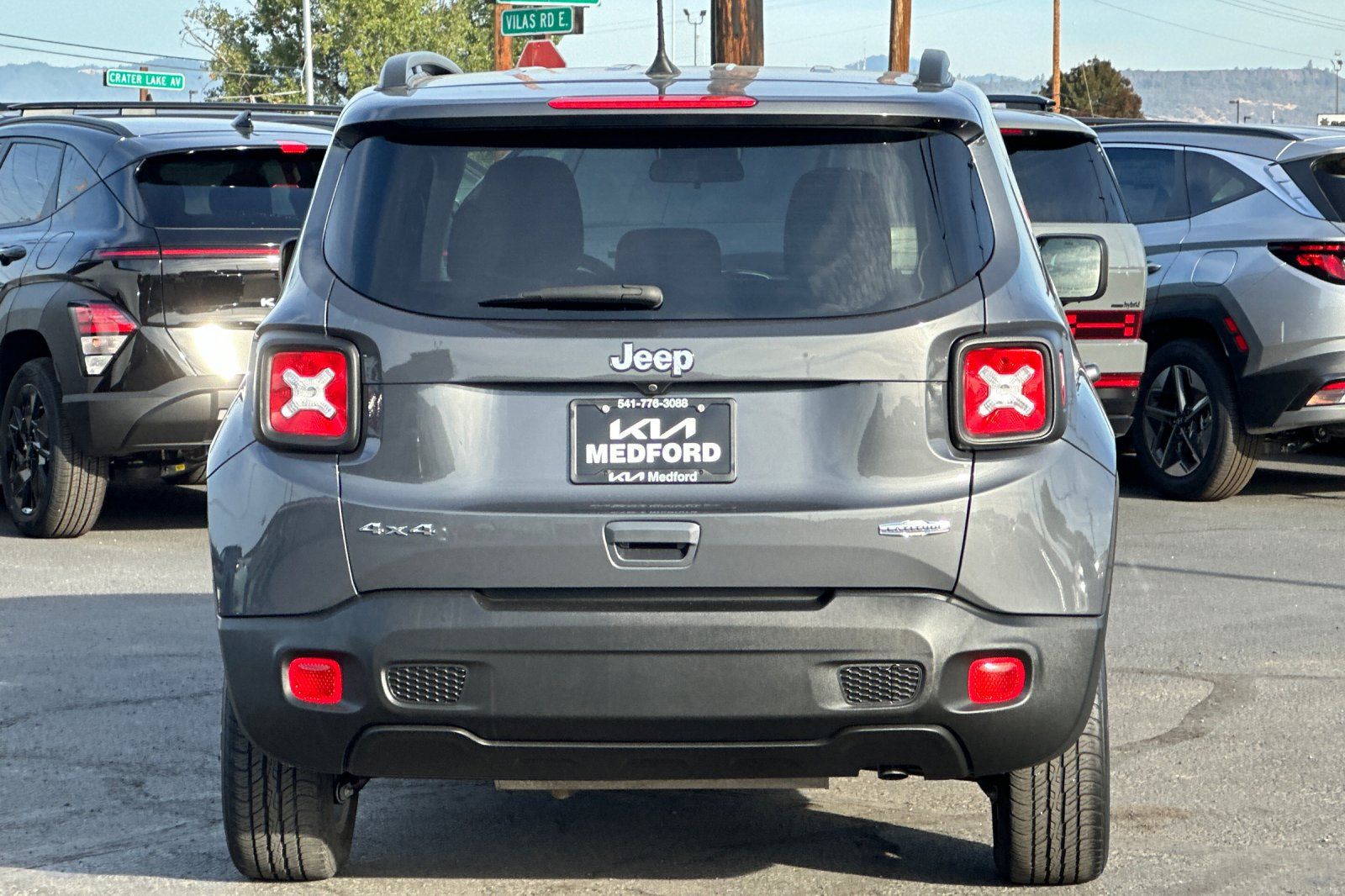 Used 2022 Jeep Renegade Latitude AWD/4WD image 5