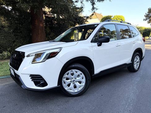 Used 2024 Subaru Forester AWD/4WD image 3