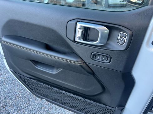 Used 2025 Jeep Wrangler Sahara image 20