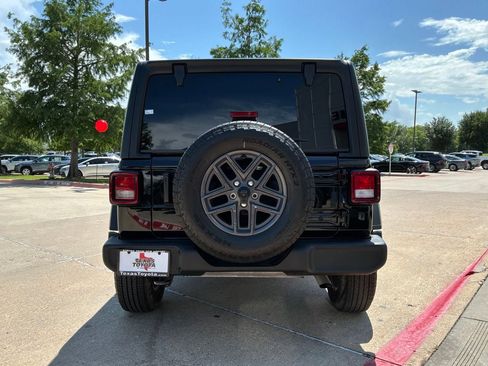 Used 2025 Jeep Wrangler Unlimited Sport AWD/4WD image 7