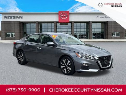 Certified 2022 Nissan Altima 2.5 SV FWD image 1
