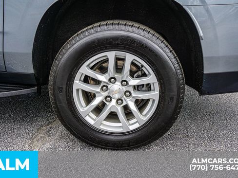 Used 2024 Chevrolet Suburban LT RWD image 16