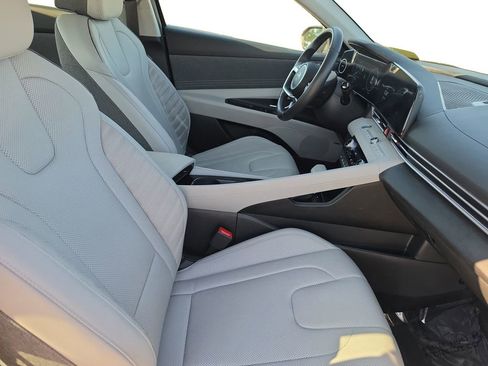 Used 2025 Hyundai Elantra Limited FWD image 15