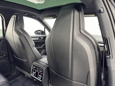 Used 2023 Porsche Cayenne S Platinum image 39